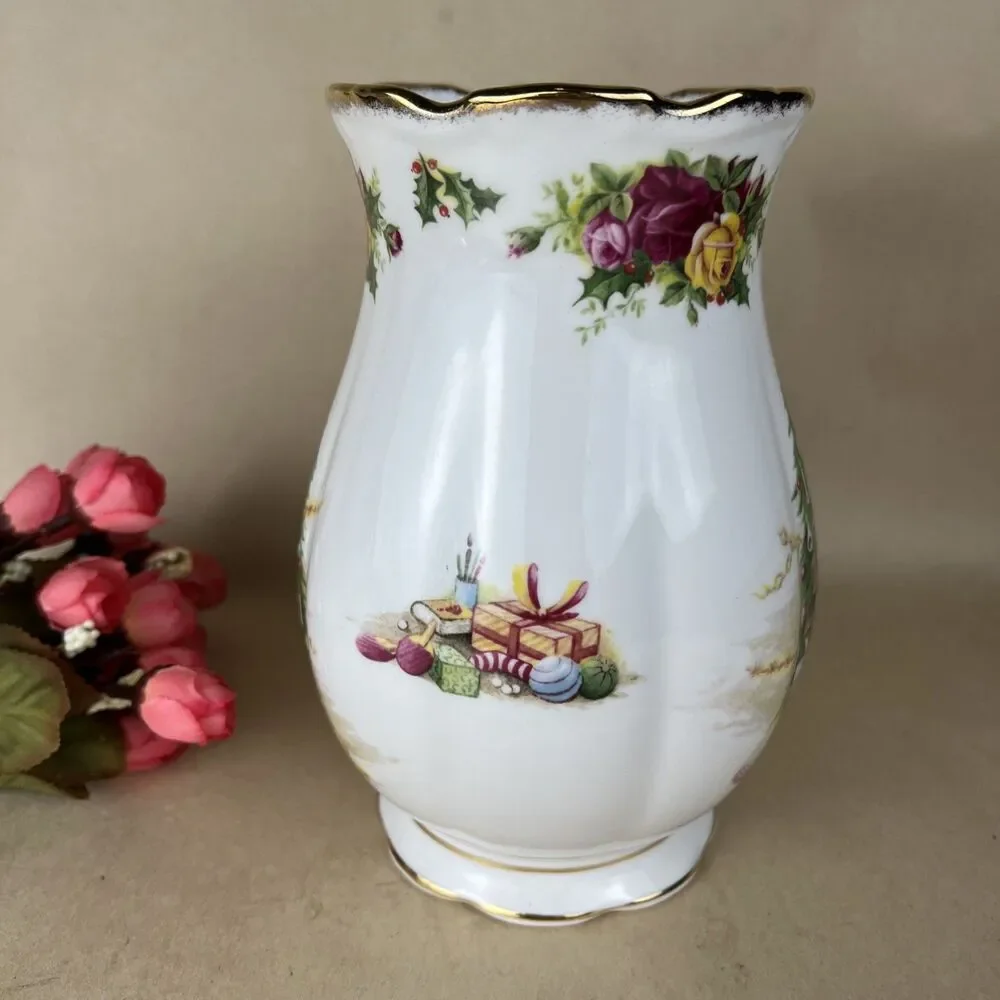 Royal Albert Old Country Roses Christmas Magic Gainsborough‎ Vase 6 5/8” W/ Box